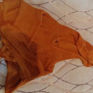 Yellow cropped shirt